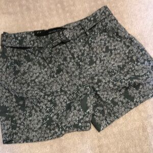 Calvin Klein floral print green shorts w/belt. NWT